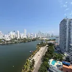 Amazing Penthouse With Stunning Views & Pool