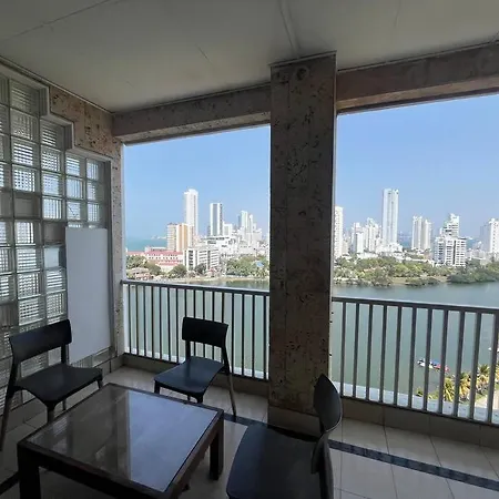 Amazing Penthouse With Stunning Views & Pool *